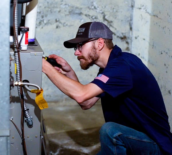 Mainstream Technician installs air conditioner in Spokane, WA