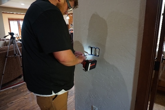 Mainstream Electrician Replacing Switches